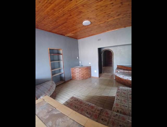 5 BEDROOM HOUSE FOR SALE IN CASSELDALE